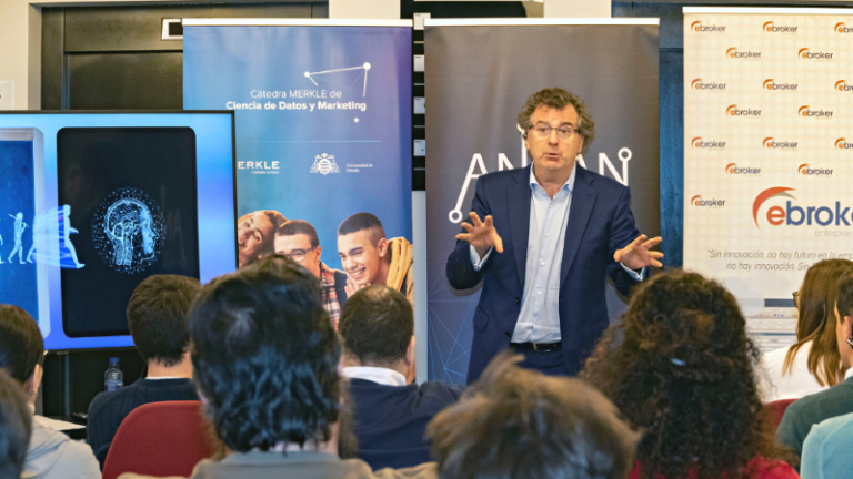 ebroker talks about data analytics and AI at an Anban event
